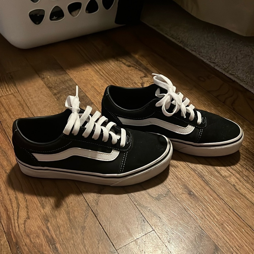 WOMEN'S VANS WARD SKATE SHOES